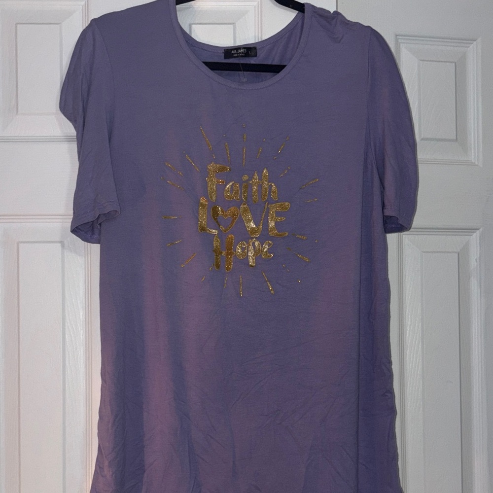 🌴Ava James Purple Tee with Gold Graphic Size Large
